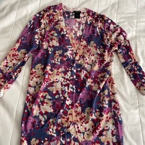 Ann taylor sweater size small.